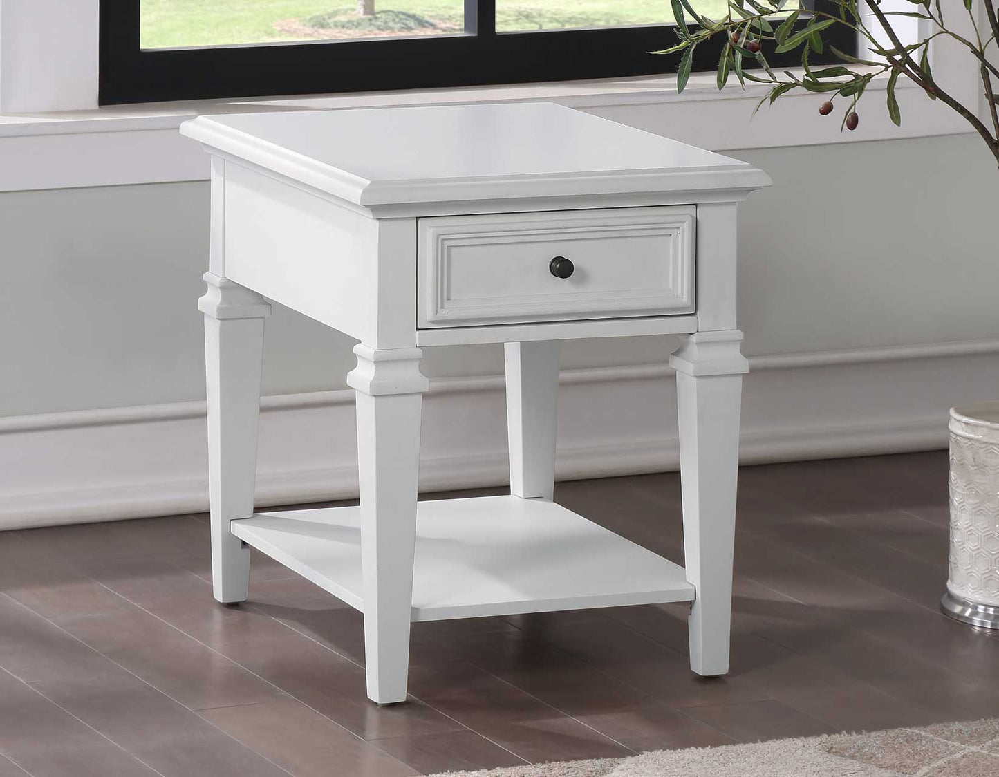 Charlestown

Lift-Top Cocktail Table
End Table
Storage End Table