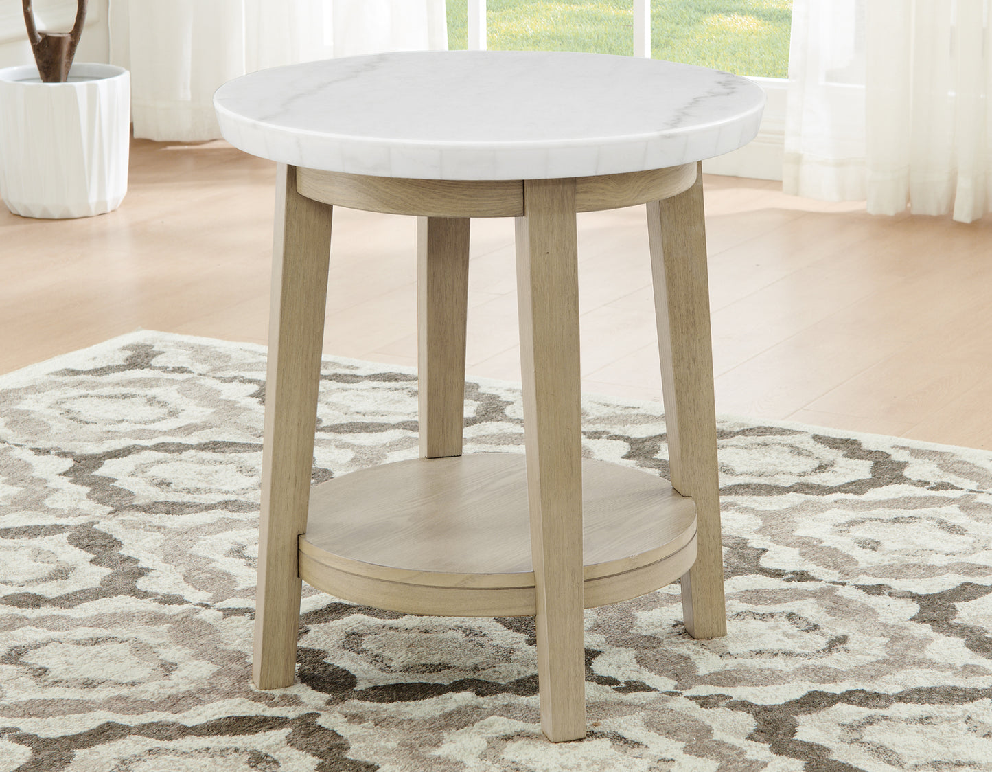 Vida Marble

Cocktail Table, Castered
End Table