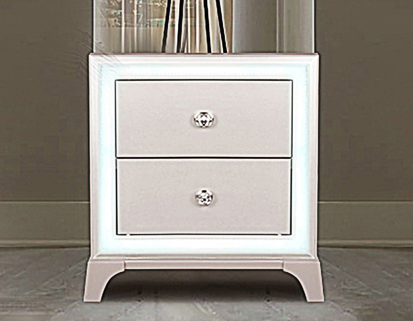 Cassie Illuminating Glam King Bedroom