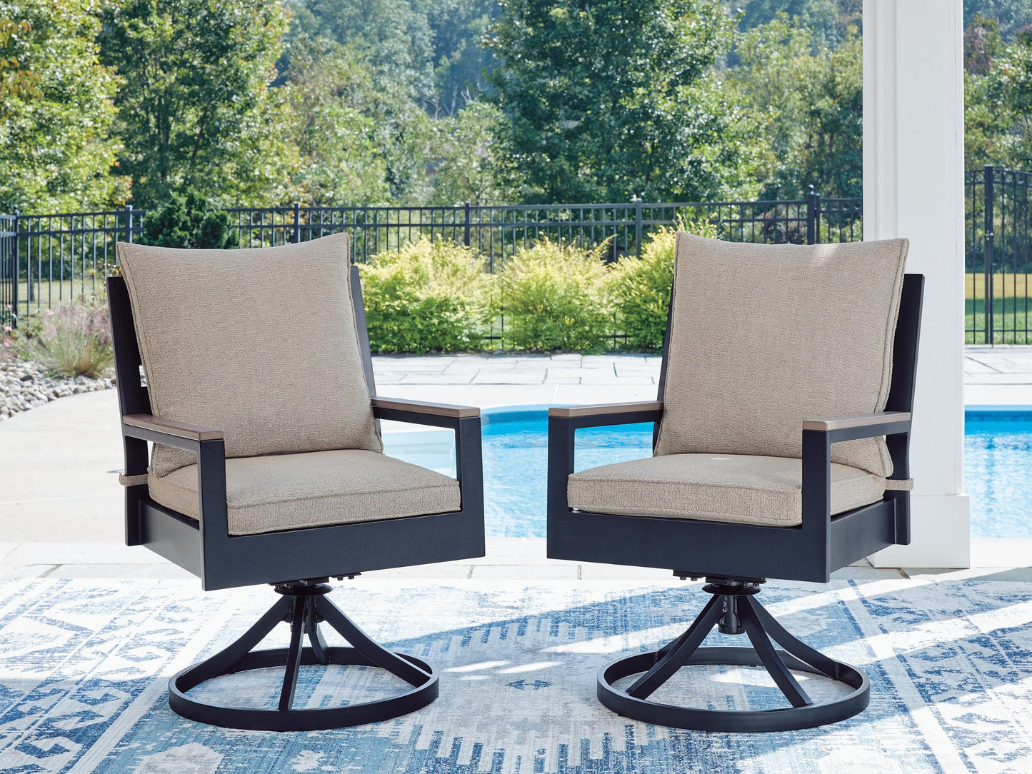 East Beach Swivel Chair w/Cushion (2/CN)