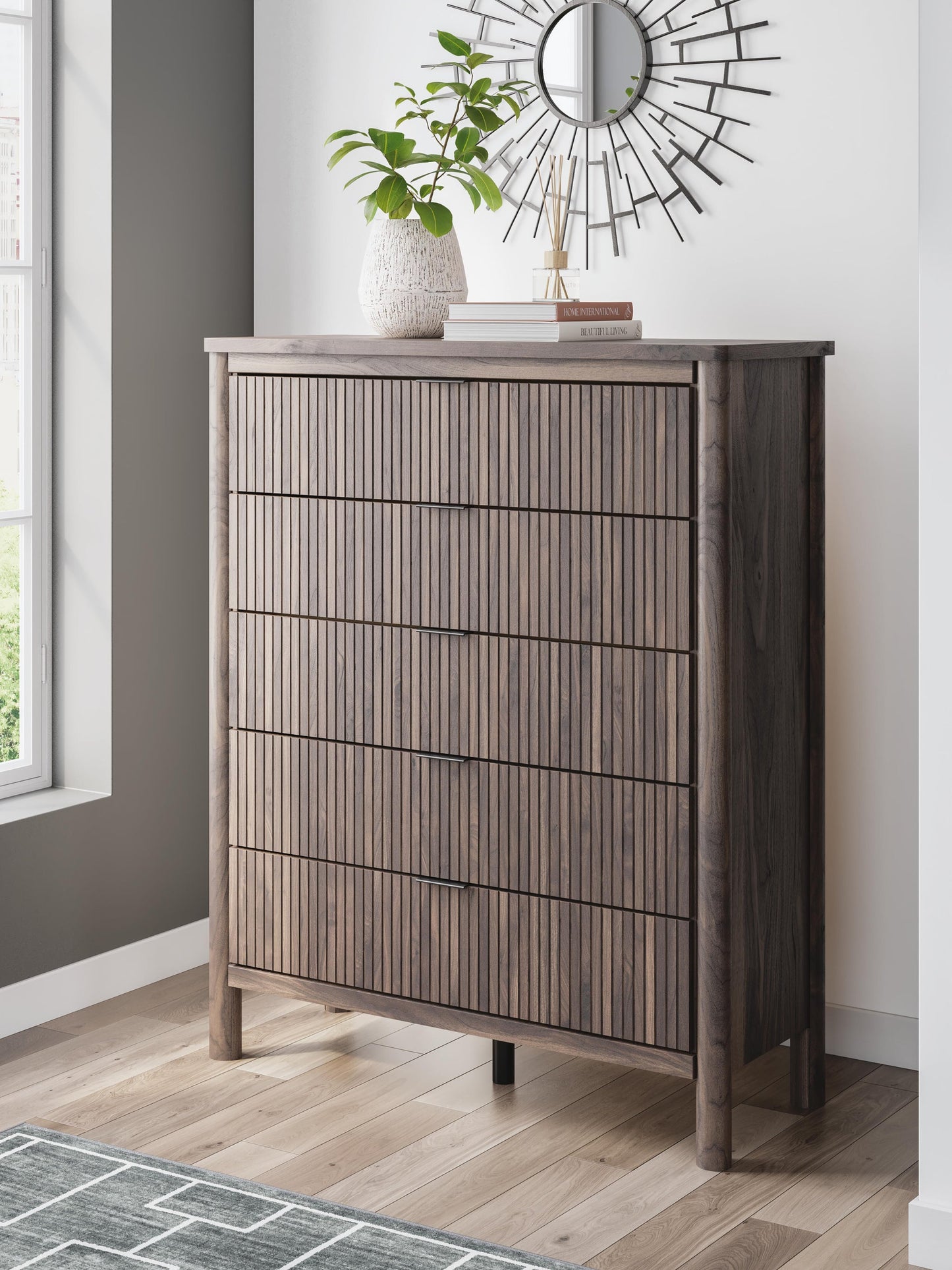 Pamytta Queen Panel Platform Bed, Dresser, Mirror, Chest and Nightstand