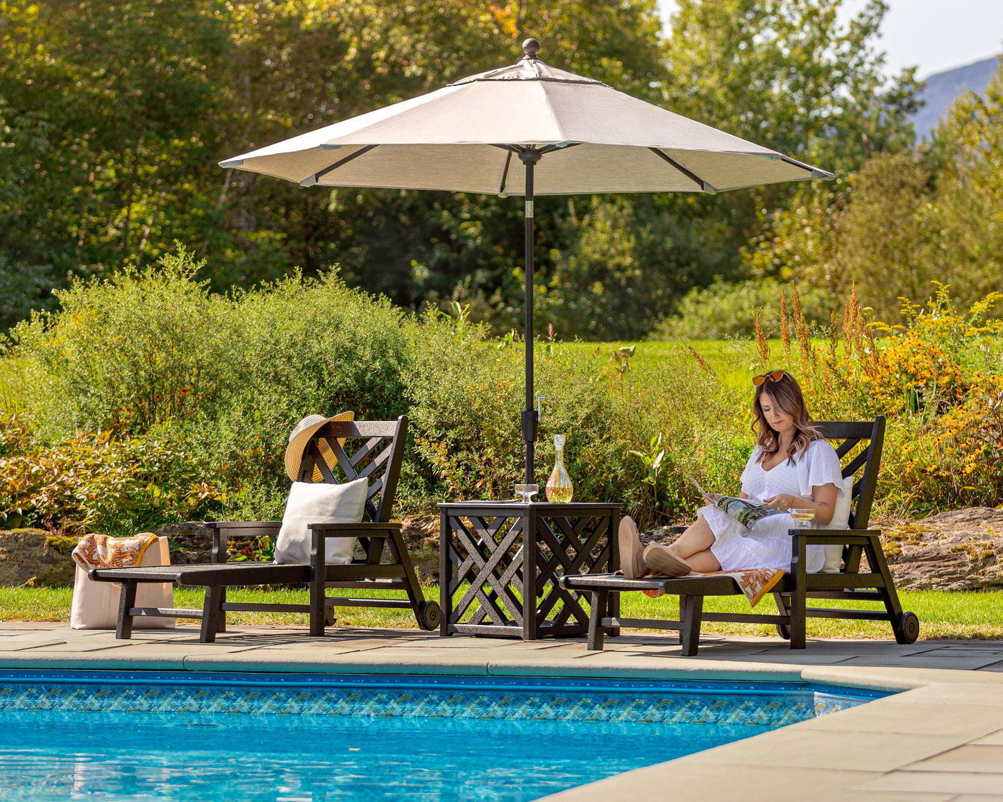 POLYWOOD Chippendale 3-Piece Chaise Set with Umbrella Stand Accent Table